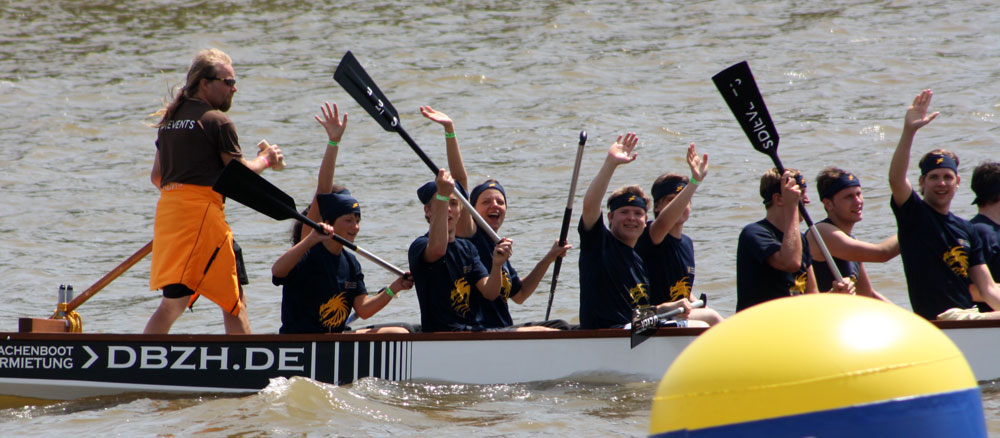 wave to the fans