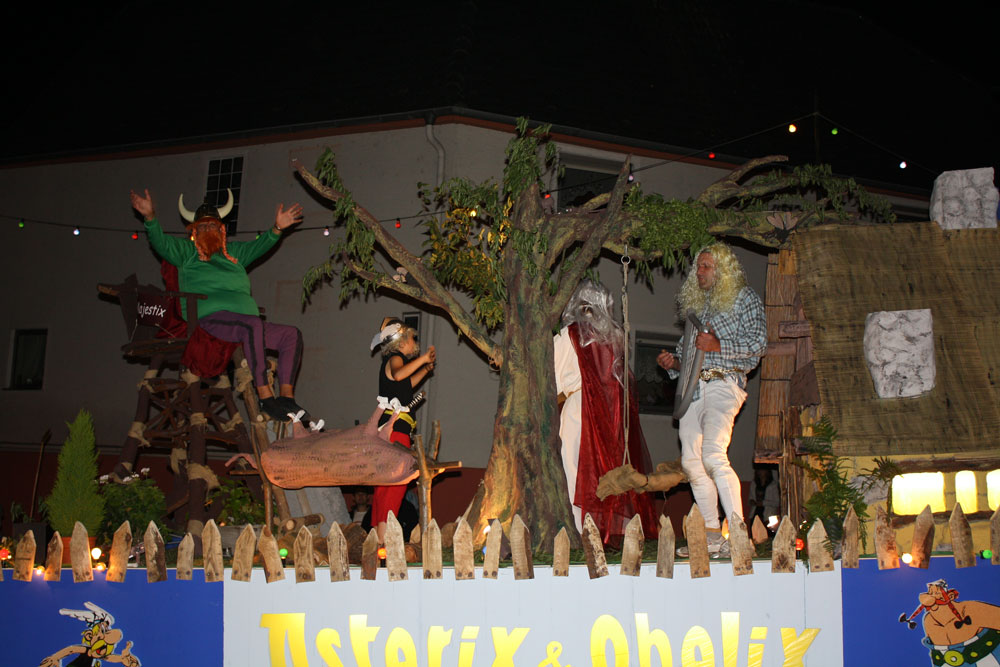 Lanternfest 2009 parade Asterix
