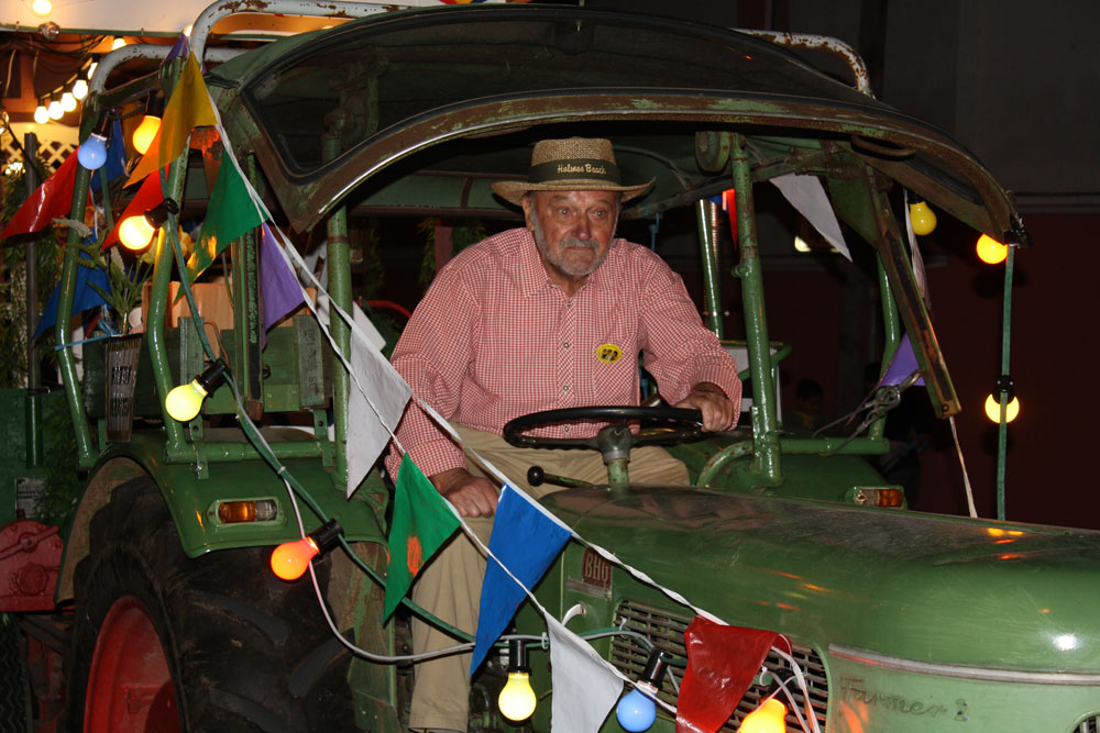 Lanternfest 2009 parade crazy eyes