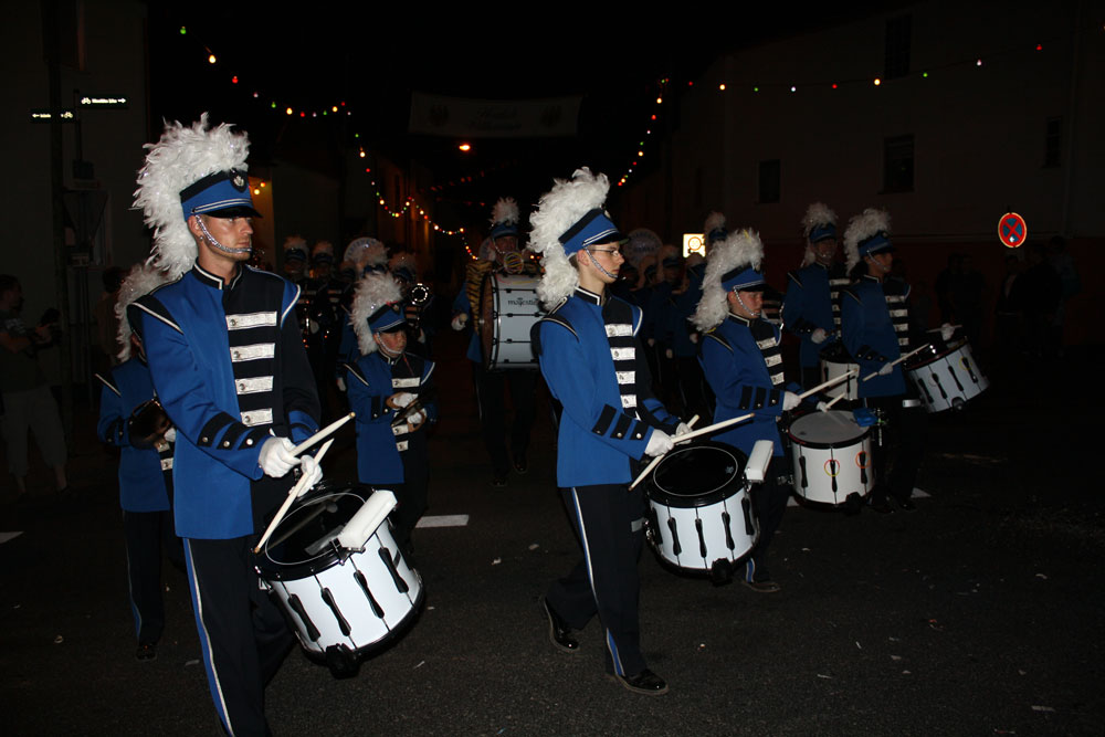 Lanternfest 2009 parade white hat band