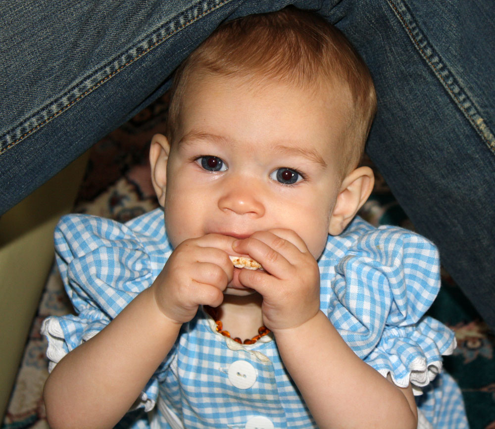 Mackenzie has a snack before Oktoberfest 2009