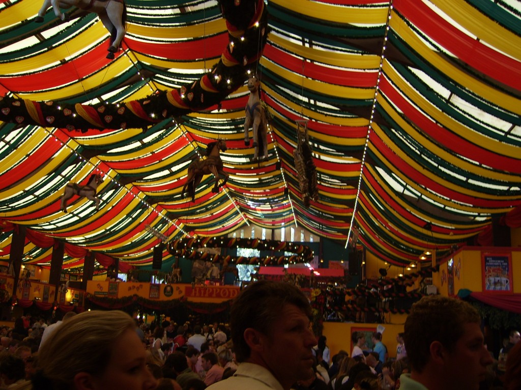 Oktoberfest 2005 Hippodrom inside