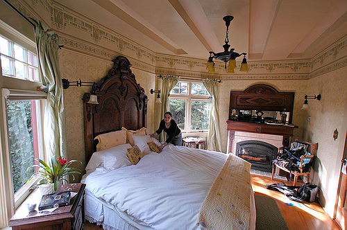5 Unwritten Rules of Staying in a Bed-and-Breakfast