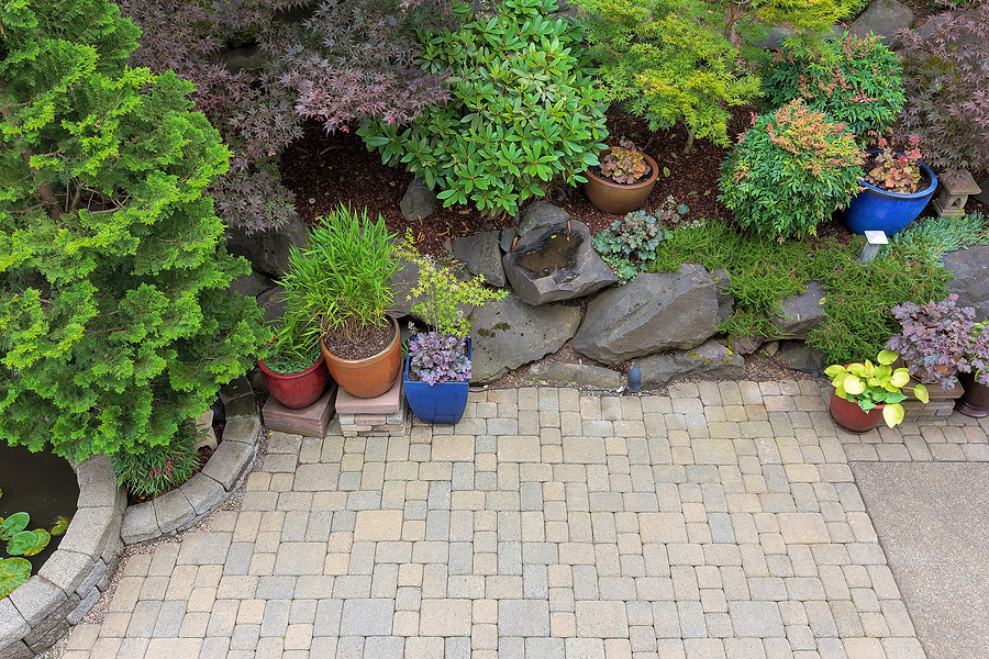5 Landscaping Tricks to Create the Illusion of Space