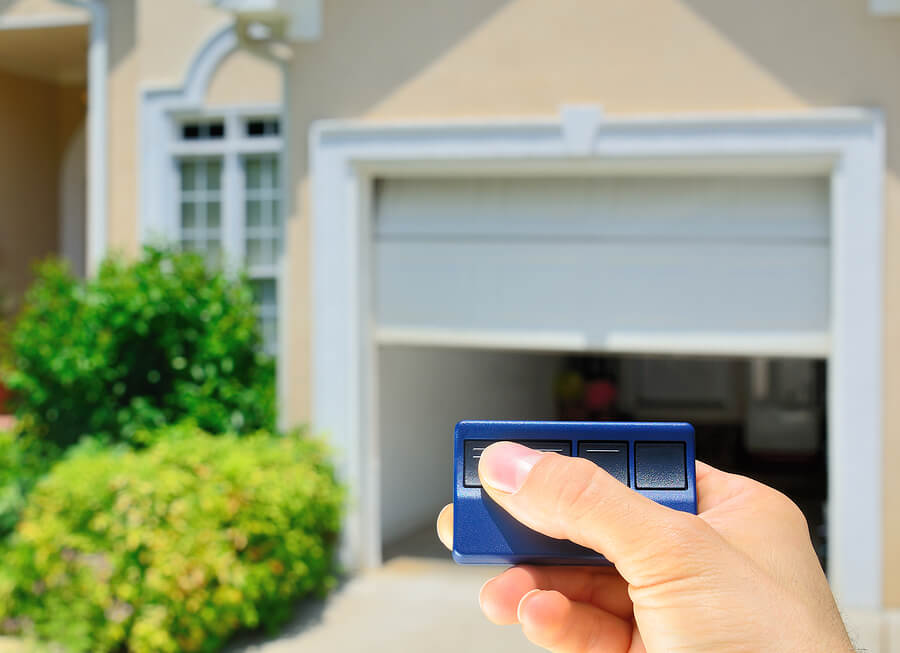 5 Signs it’s Time for A Garage Door Service