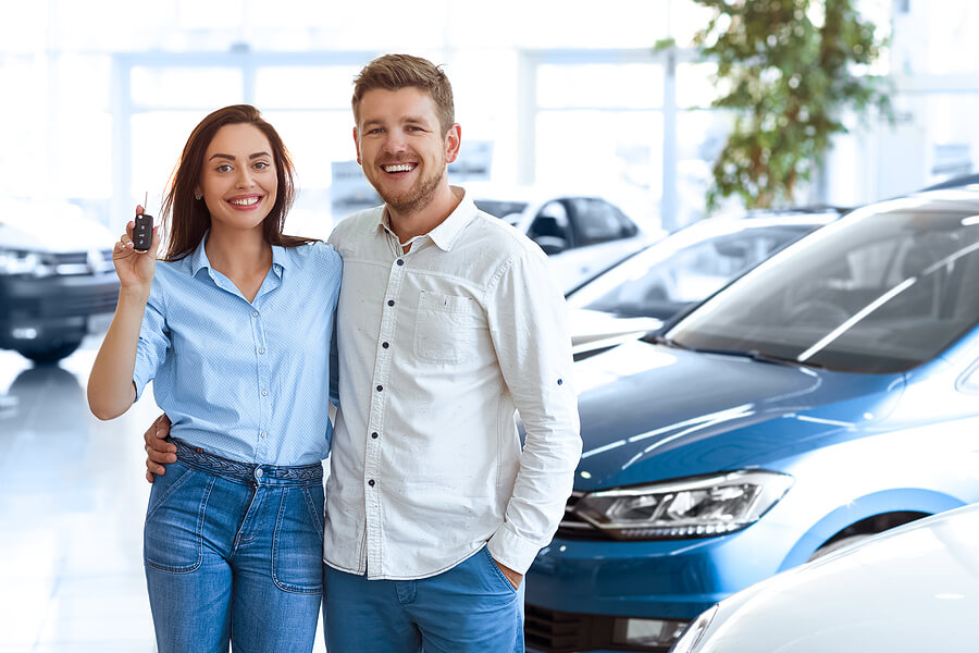 How to save money when buying a family car